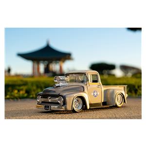 Jada Toys Street Fighter 1956 Ford Pickup 1:24 11