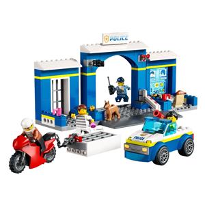 LEGO CITY 60370 POLICE STATION CHASE 4