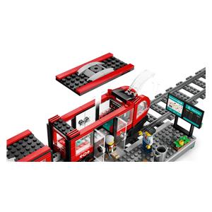 LEGO CITY 60423 Downtown Streetcar and Station 7