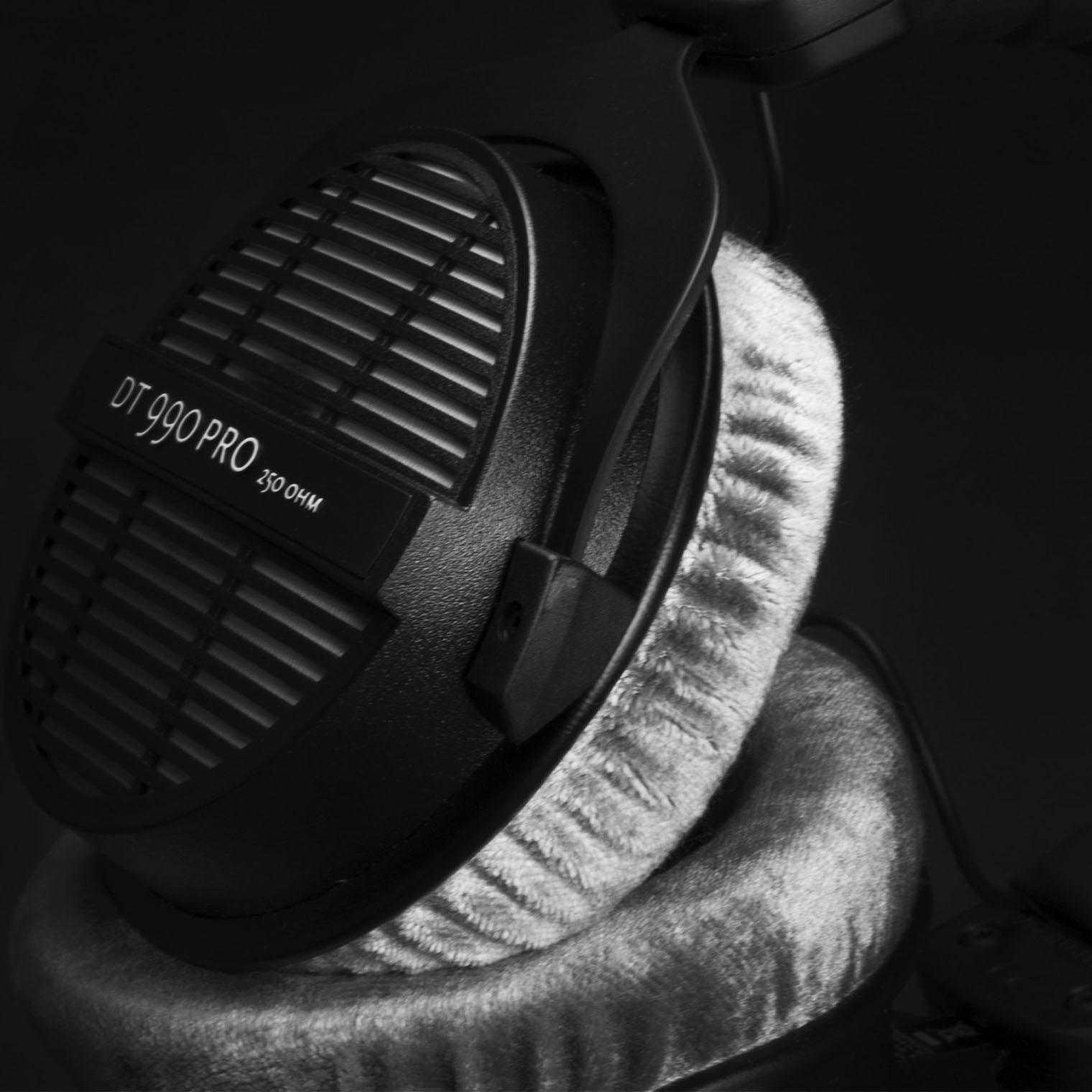Detalj velur jastučića i circumaural dizajna – Beyerdynamic DT 990 PRO