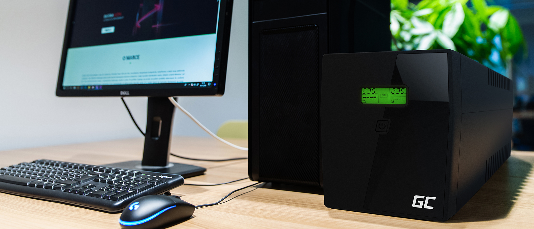 Green Cell UPS05 neprekidno napajanje UPS 2000VA 1200W – prednja strana