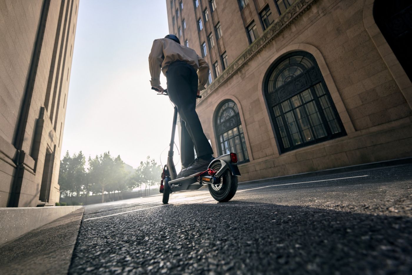 Vožnja na Segway električnom romobilu F3 Pro E u gradu