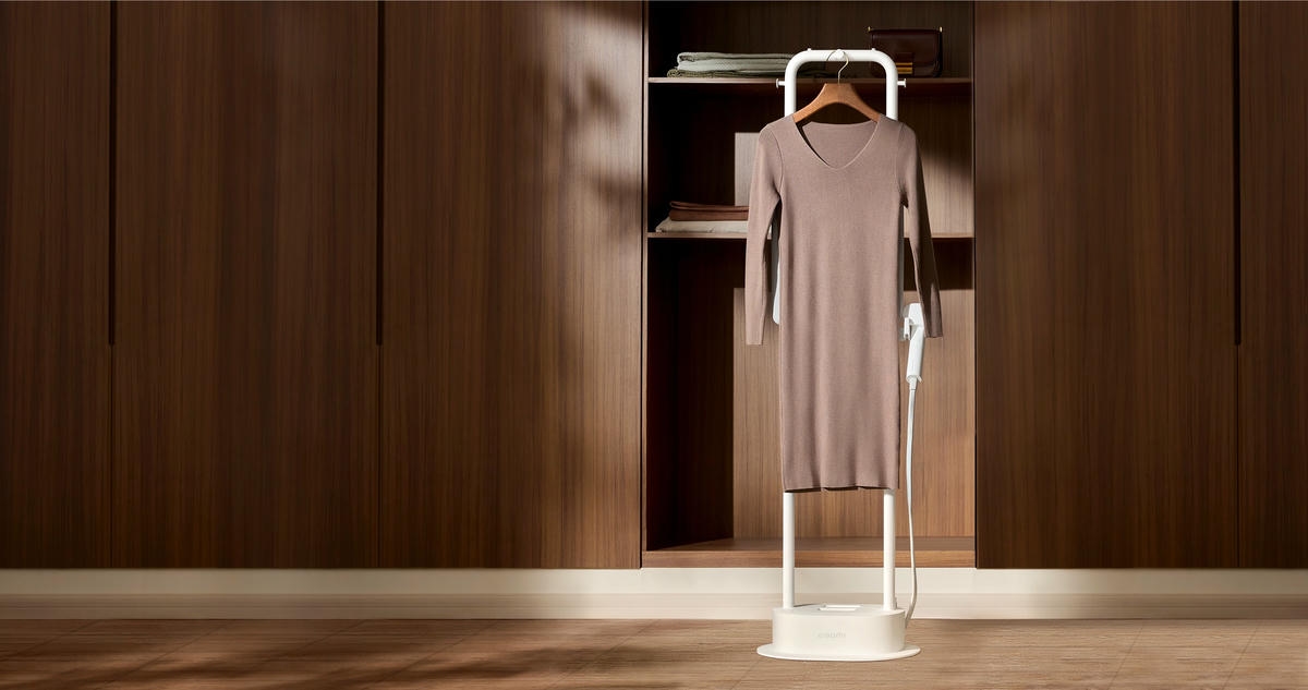 Vertikalno glačanje odjeće Xiaomi Standing Garment Steamer uređajem