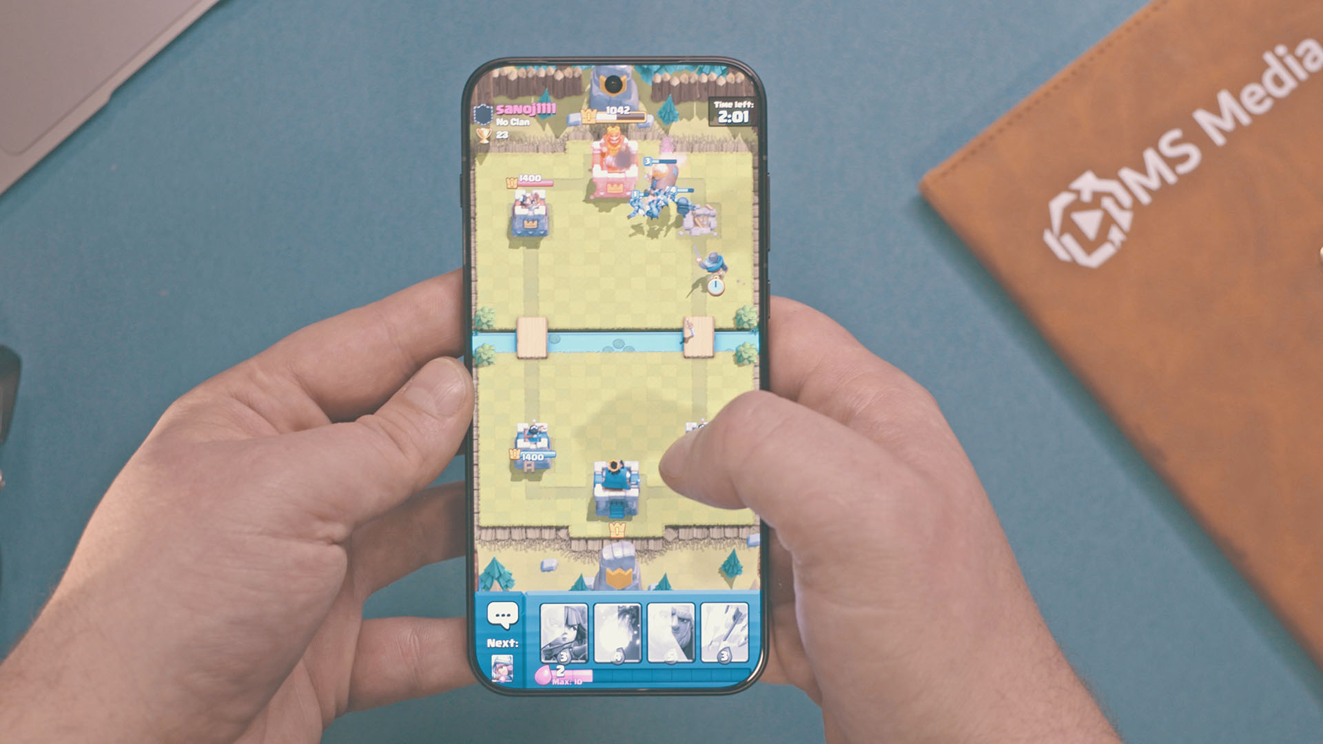 Prikazivanje igranja igrica na OnePlus 15 pametnom telefonu