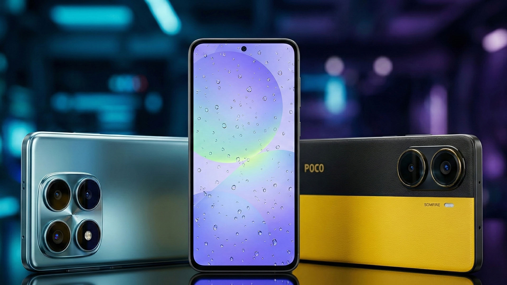 Tri moderna pametna telefona posložena u dinamičan polukrug na crnoj reflektirajućoj površini u tehnološkom studiju. Lijevo je Redmi Note 14 Pro s upečatljivim kvadratnim modulom kamere. U sredini je Samsung Galaxy A36 s upaljenim AMOLED zaslonom. Desno je Poco X7 Pro u prepoznatljivoj žuto-crnoj kombinaciji boja. Pozadina je zamućena s futurističkim plavim i ljubičastim 'bokeh' svjetlima.