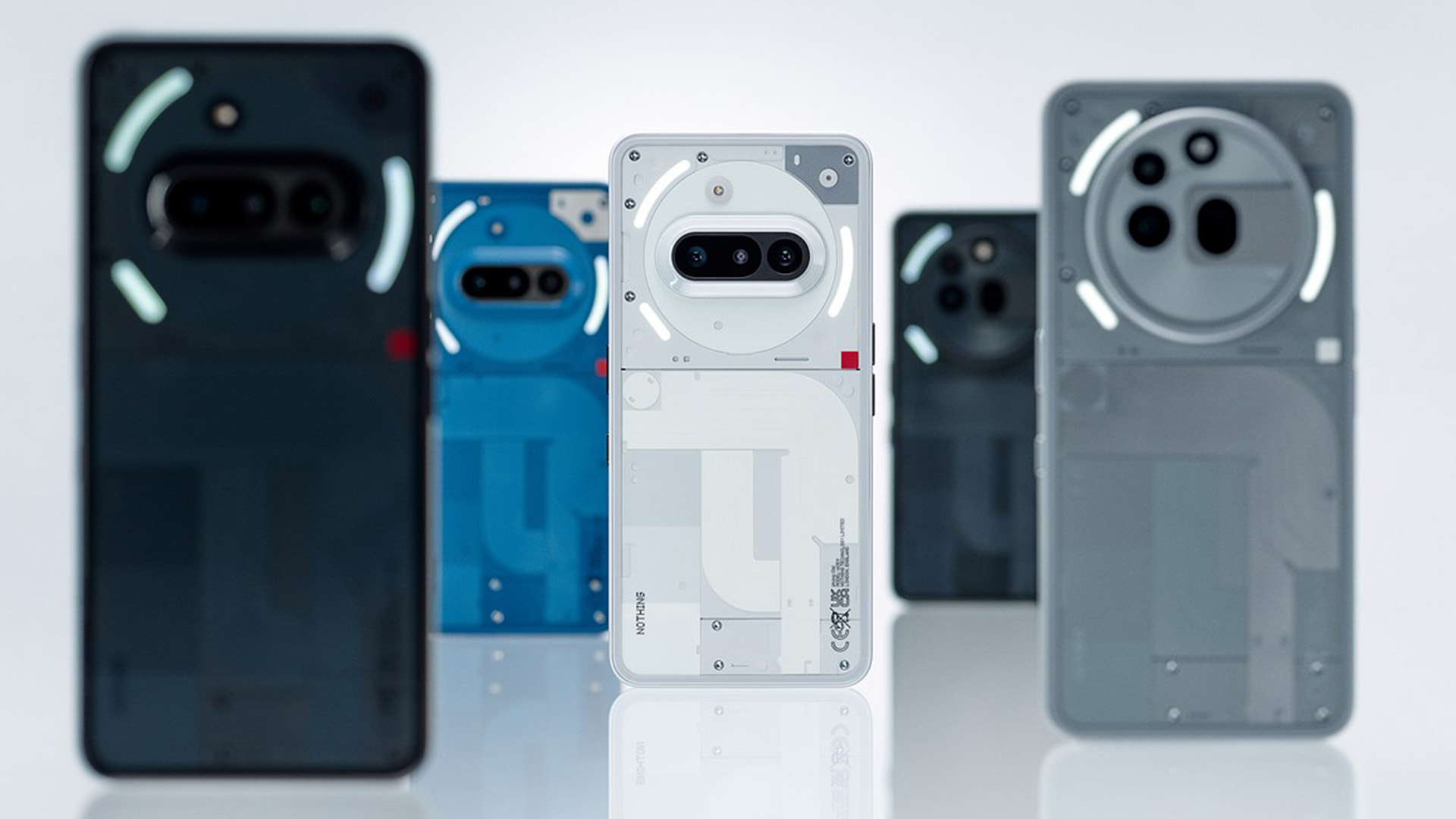 Nothing Phone (3a) s prepoznatljivom prozirnom poleđinom i aktivnim Glyph svjetlosnim sučeljem.